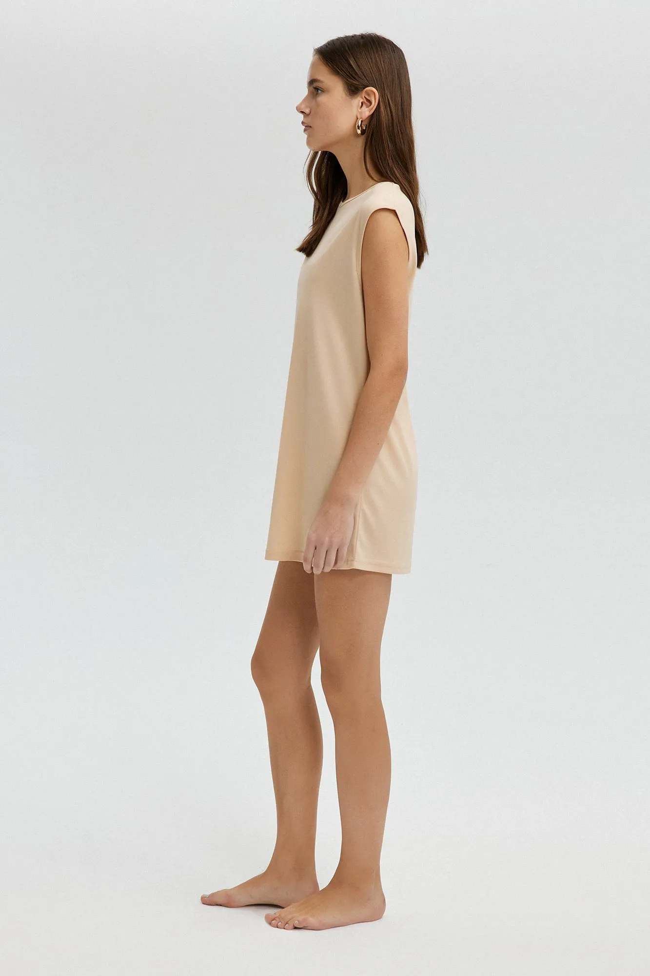 SLEEVELESS BASIC LINER
