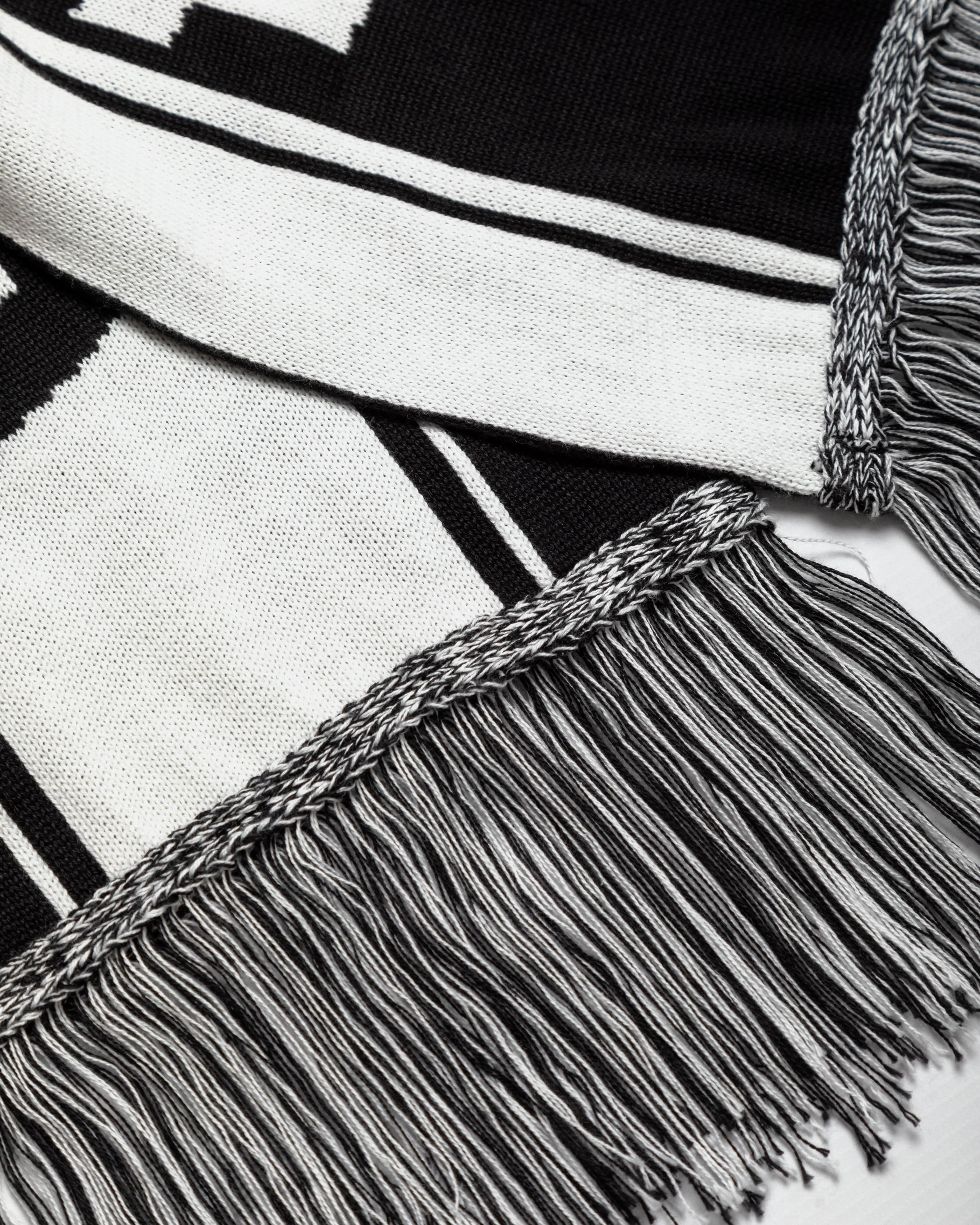Soccer Scarf - Black/White